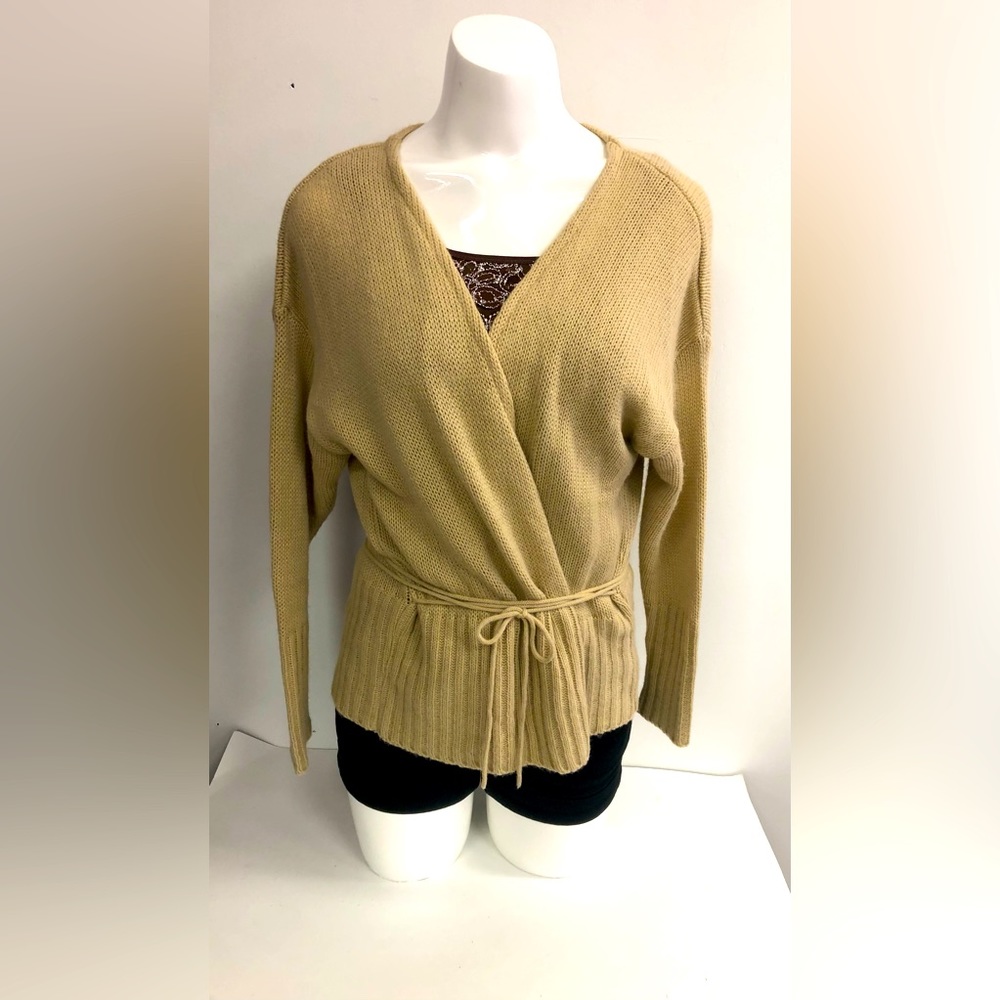 NWT PRETTY LITTLE THINGS KNITTED WRAP LIGHT SWEATER IN SIZE m